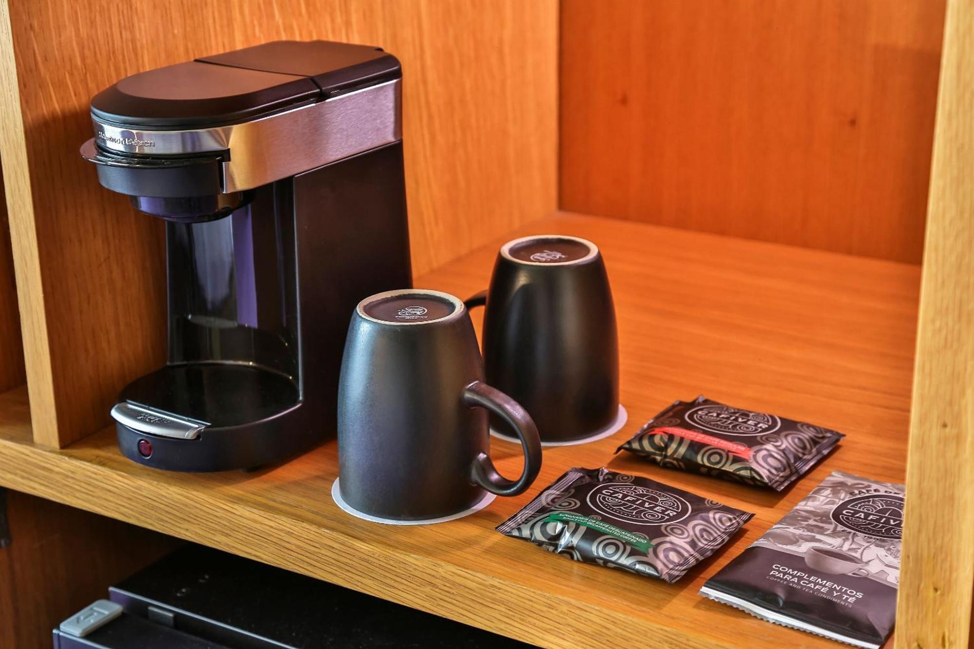 卡米诺里尔圣塔菲酒店 墨西哥城 外观 照片 A Keurig coffee maker