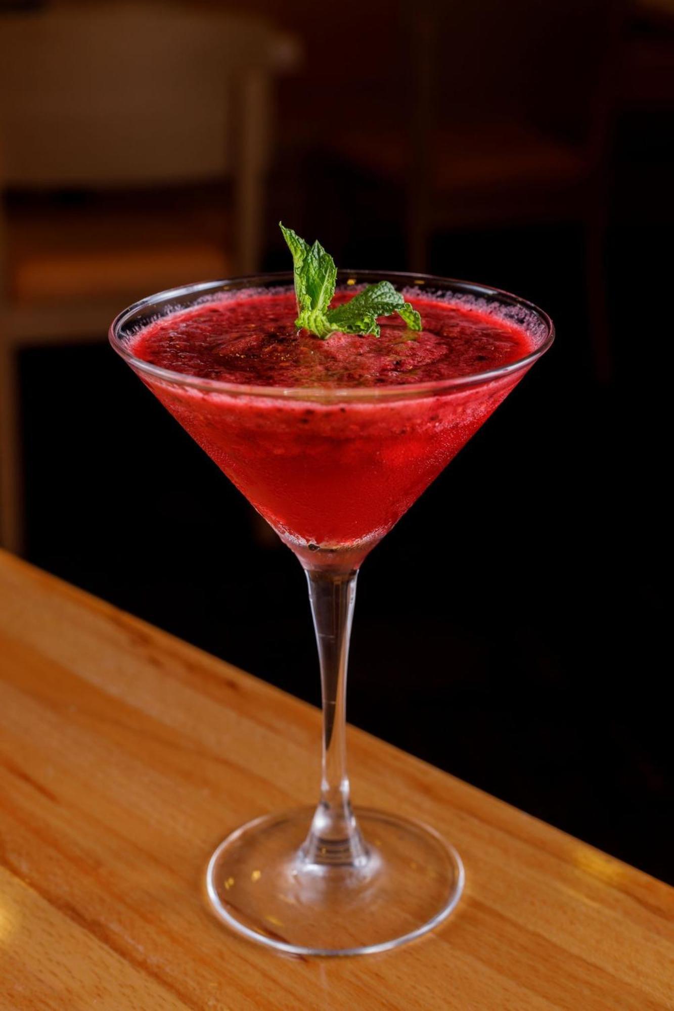 卡米诺里尔圣塔菲酒店 墨西哥城 外观 照片 A cosmopolitan garnished with a sprig of mint